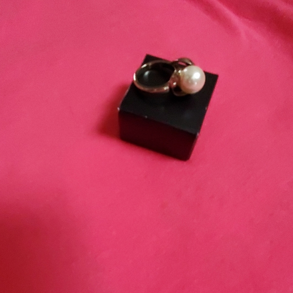 Nessia Cream Pearl Statement Ring - Picture 3 of 4